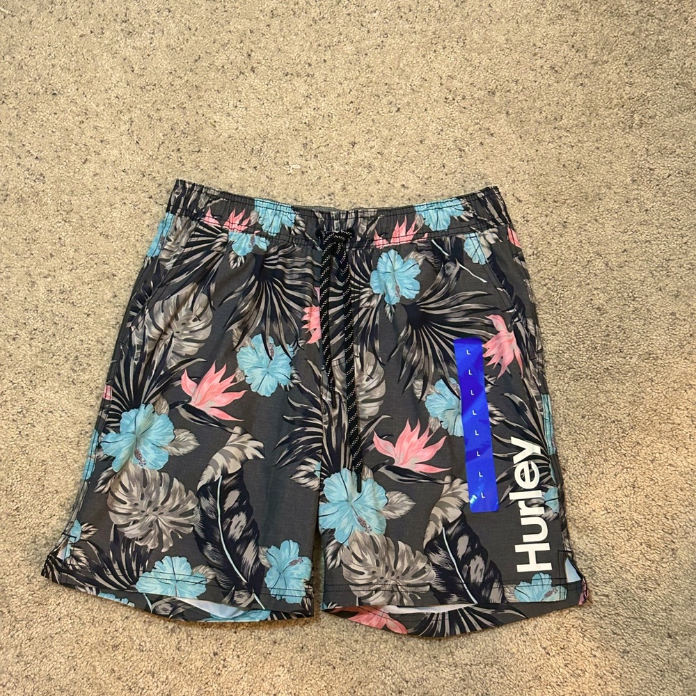 Men’s tropical style swimming shorts